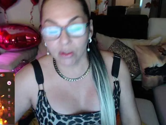 Live sex webcam photo for Myrnasexxx #290516948