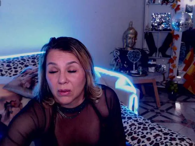 Live sex webcam photo for Myrnasexxx #290747069