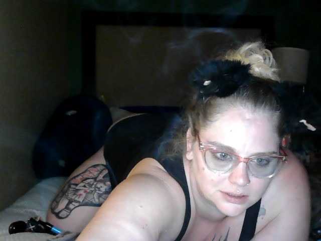 Live sex webcam photo for MysticLynn420 #286715701