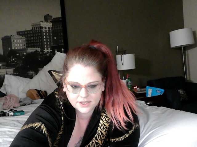 Live sex webcam photo for MysticLynn420 #290478468