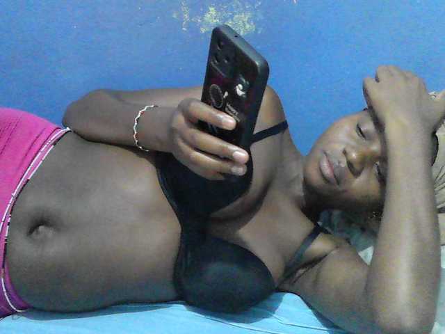 Live sex webcam photo for Mystiq-Ella #293791149