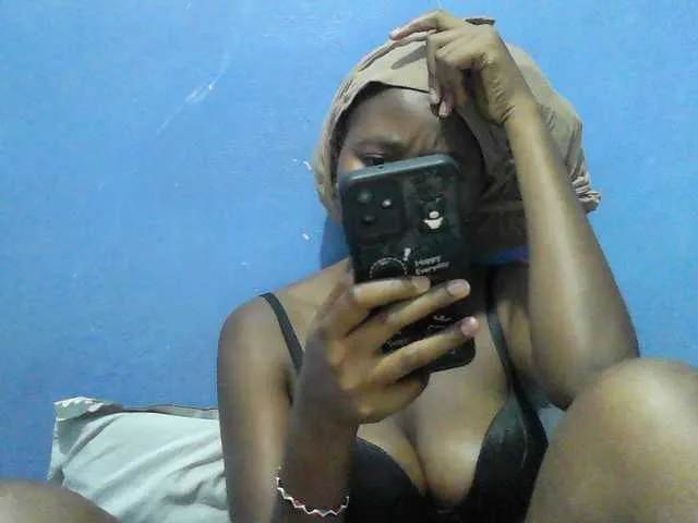 Live sex webcam photo for Mystiq-Ella #293808818