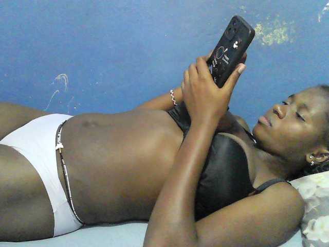 Live sex webcam photo for Mystiq-Ella #293900167