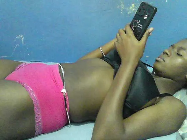 Live sex webcam photo for Mystiq-Ella #293908191
