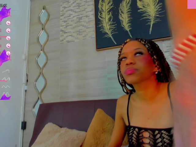 Live sex webcam photo for MystiqueTs #290247296