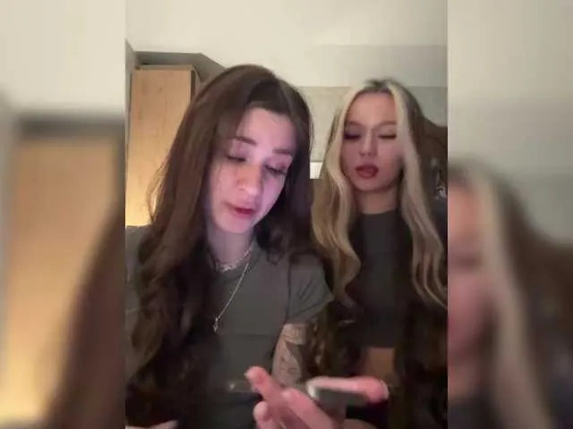 Live sex webcam photo for MyyyFacts #290923694