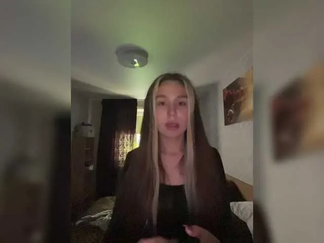 Live sex webcam photo for MyyyFacts #291166401