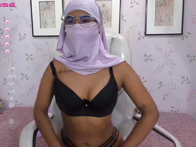 Live sex webcam photo for Myzoe #276365236