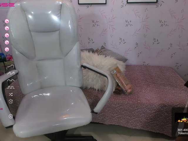 Live sex webcam photo for Myzoe #276372830