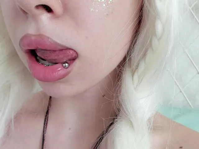 Live sex webcam photo for Mzxhhh #285647356