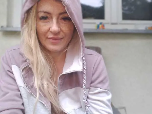 Live sex webcam photo for NADINNNE #291817277