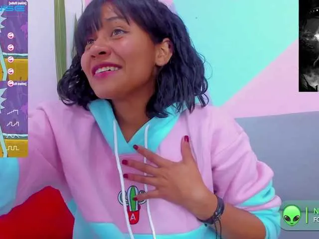 Live sex webcam photo for NAOMILUNA #271973449