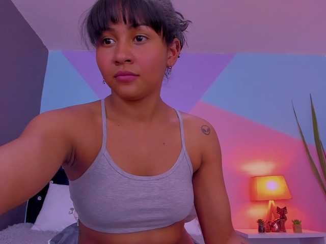 Live sex webcam photo for NAOMILUNA #272244141