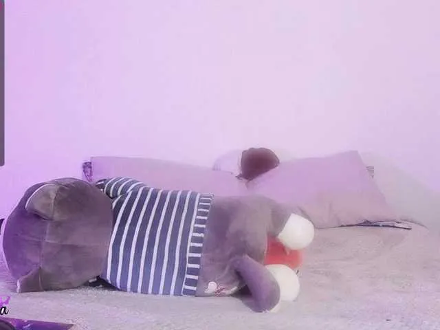 Live sex webcam photo for NAOMILUNA #276059077