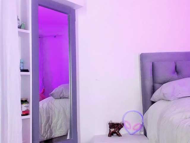 Live sex webcam photo for NAOMILUNA #276703539