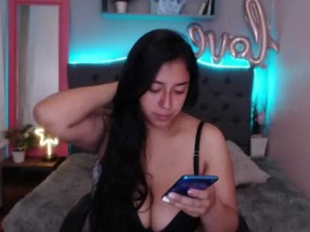 Live sex webcam photo for NATALIE-RUIZ #274176013