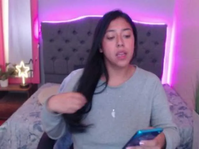 Live sex webcam photo for NATALIE-RUIZ #274367113