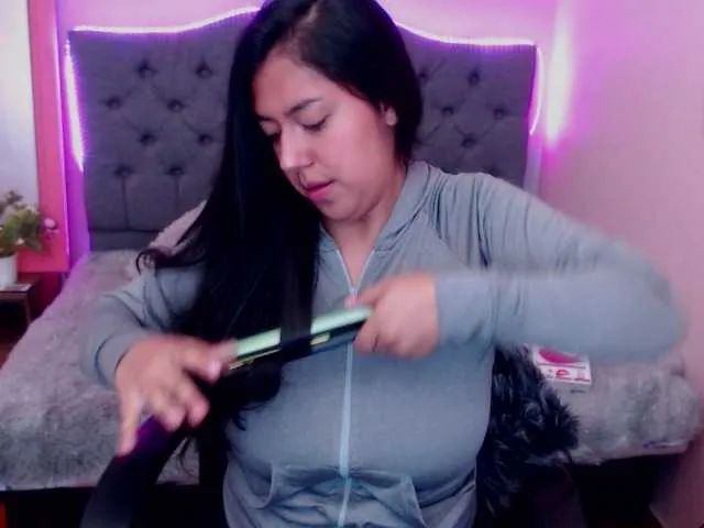 Live sex webcam photo for NATALIE-RUIZ #274444472