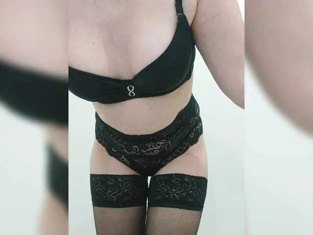 Live sex webcam photo for NERII11 #293461847