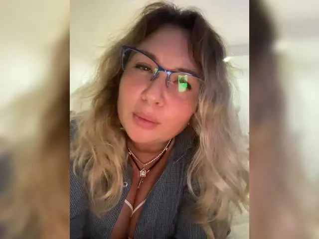 Live sex webcam photo for NERVOMOTINA #291396247