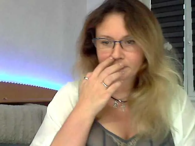 Live sex webcam photo for NERVOMOTINA #291657917