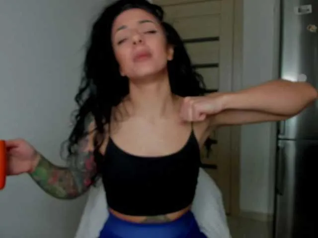 Live sex webcam photo for NNNoire #290506253