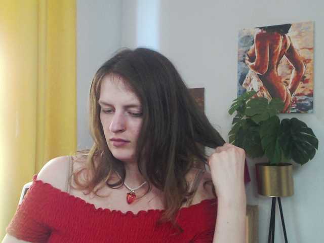 Live sex webcam photo for NadineGold #291370663