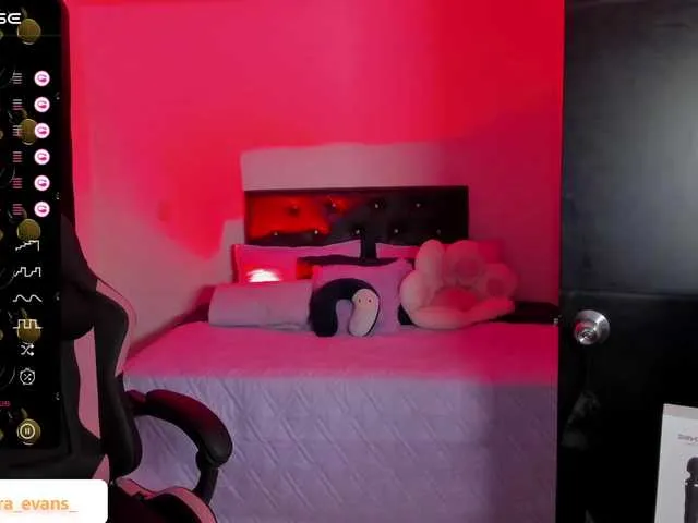Live sex webcam photo for NahiaraEvans- #289322747
