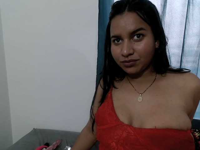 Live sex webcam photo for NahomiSwann #275306929