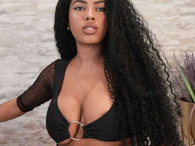 Live sex webcam photo for Nahomixjones #293924092