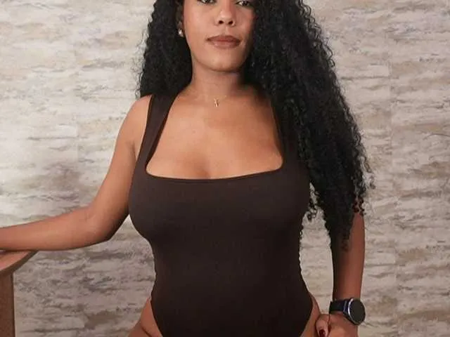 Live sex webcam photo for Nahomixjones #294078530