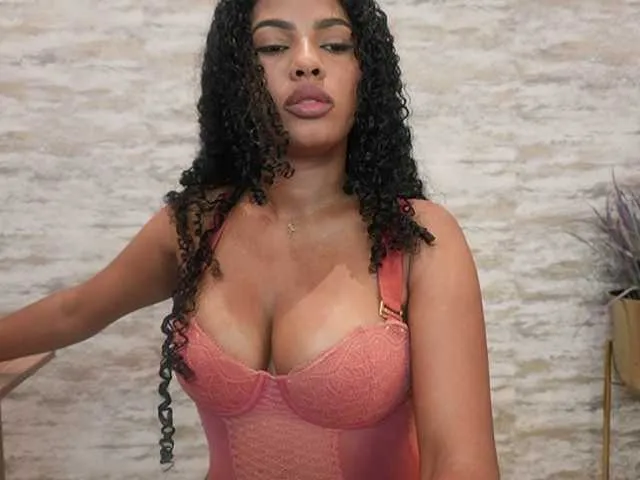 Live sex webcam photo for Nahomixjones #294235877