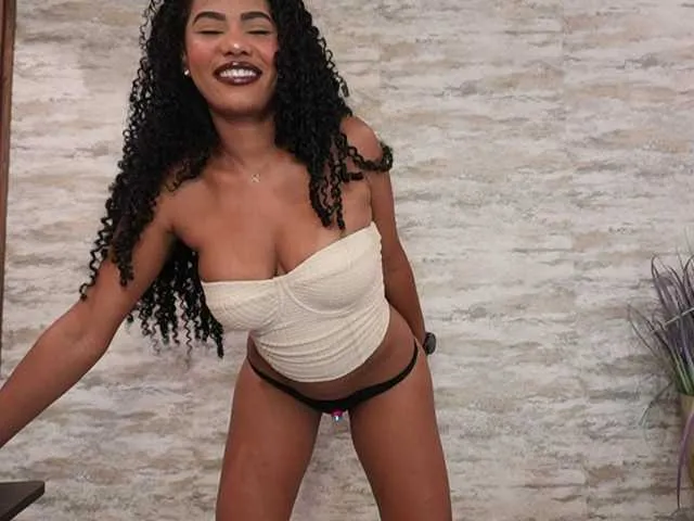 Live sex webcam photo for Nahomixjones #294341347