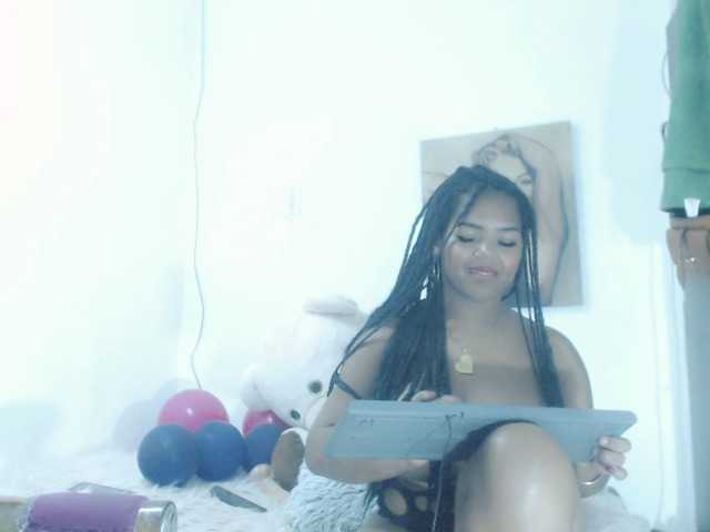 Live sex webcam photo for Nahomy-Maldon #271963063