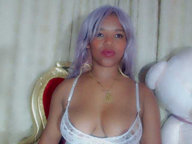 Live sex webcam photo for Nahomy-Maldon #272436427