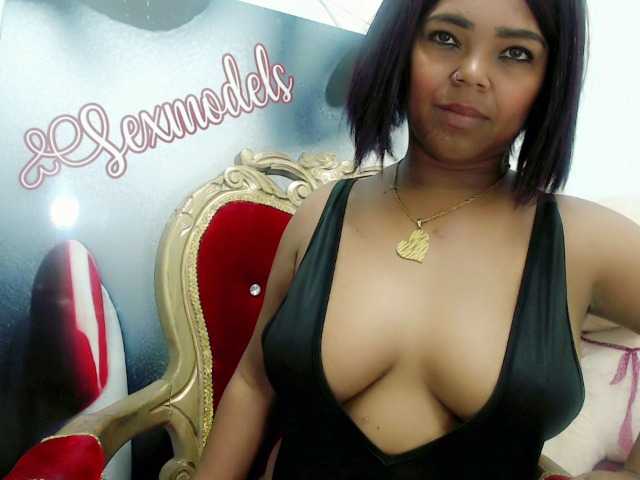 Live sex webcam photo for Nahomy-Maldon #272915817