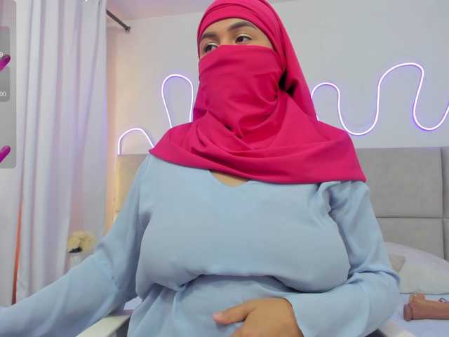 Live sex webcam photo for Nahomy1 #290541353