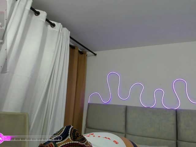 Live sex webcam photo for Nahomy1 #290606815