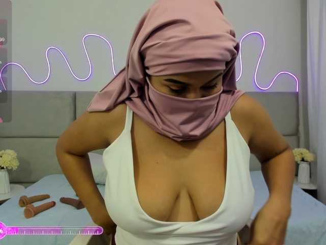 Live sex webcam photo for Nahomy1 #290695556