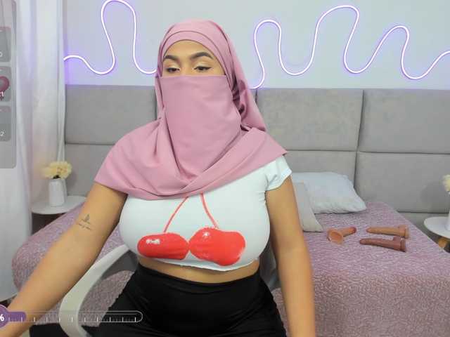 Live sex webcam photo for Nahomy1 #290716697