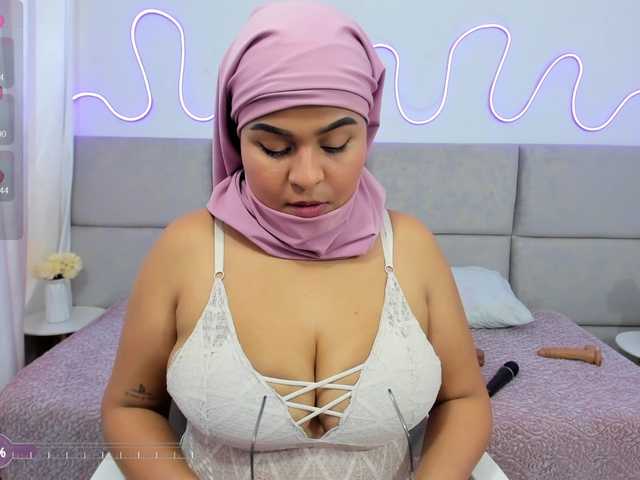 Live sex webcam photo for Nahomy1 #290718515