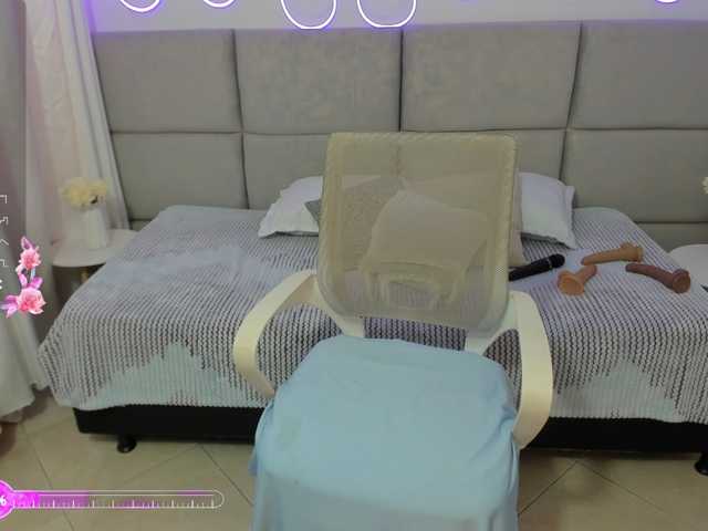 Live sex webcam photo for Nahomy1 #290757116