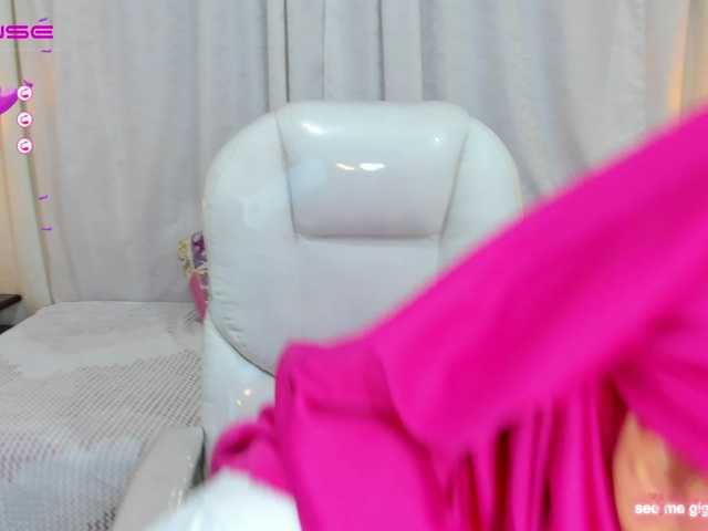 Live sex webcam photo for Nahomyy12 #275531534