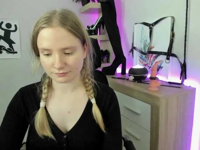 Live sex webcam photo for NancyErotic #290280100