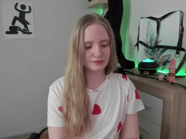 Live sex webcam photo for NancyErotic #290621095