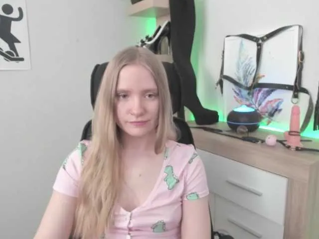 Live sex webcam photo for NancyErotic #290647021