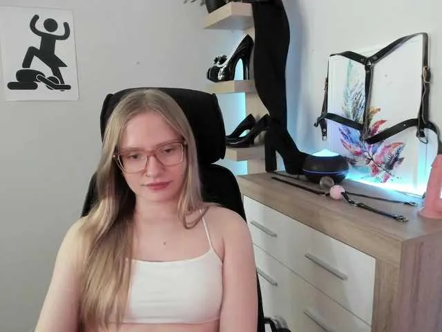 Live sex webcam photo for NancyErotic #291245178