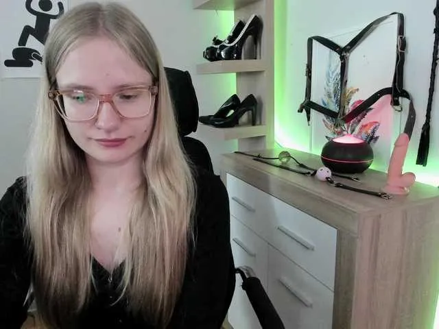 Live sex webcam photo for NancyErotic #291478252