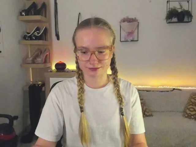 Live sex webcam photo for NancyErotic #292349099