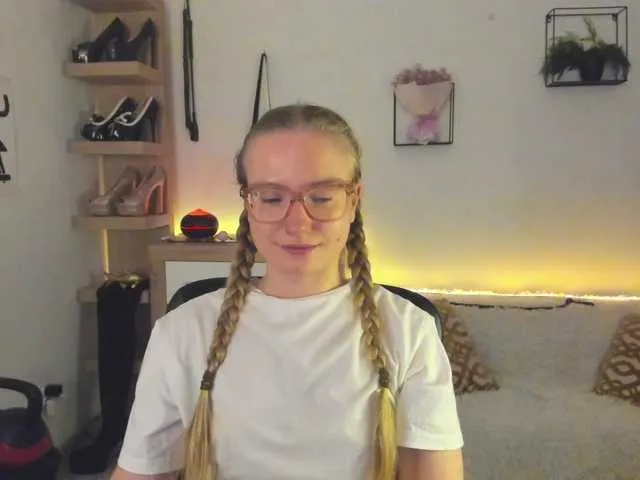 Live sex webcam photo for NancyErotic #292355843